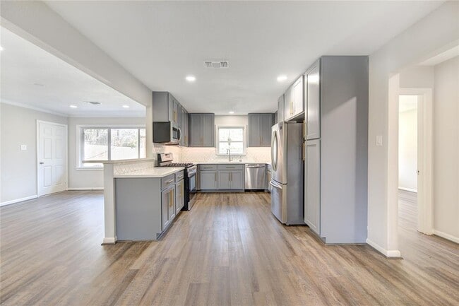 property at 6026 Clarewood Dr