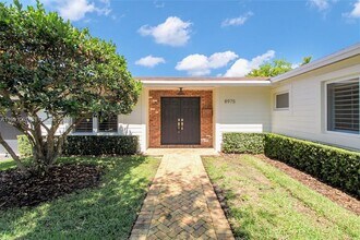 8975 SW 83rd St in Miami, FL - Building Photo - Building Photo