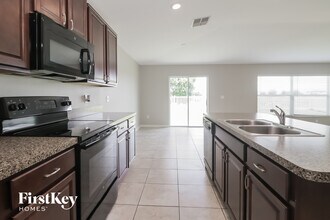 10621 Standing Stone Dr in Wimauma, FL - Foto de edificio - Building Photo