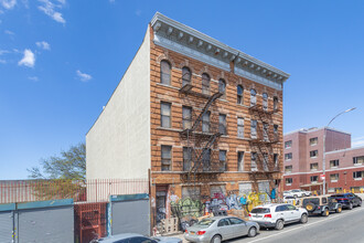 28 Alabama Ave in Brooklyn, NY - Foto de edificio - Building Photo