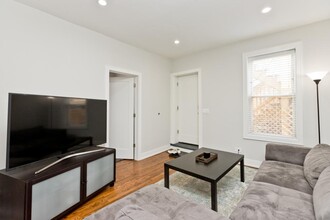 2045 N Wolcott Ave in Chicago, IL - Building Photo - Building Photo