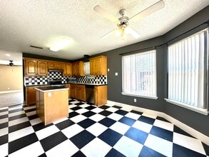 6106 9th St in Lubbock, TX - Building Photo - Building Photo