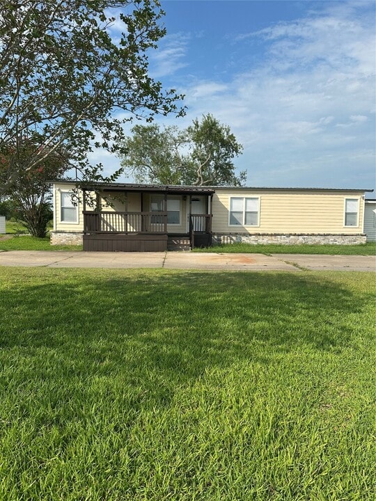 3926 Bahler Ave in Manvel, TX - Building Photo