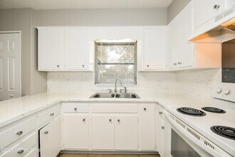 5822 Jaguar Dr W in Jacksonville, FL - Building Photo - Building Photo