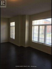 3052 Max Khan Blvd in Oakville, ON - Building Photo - Building Photo