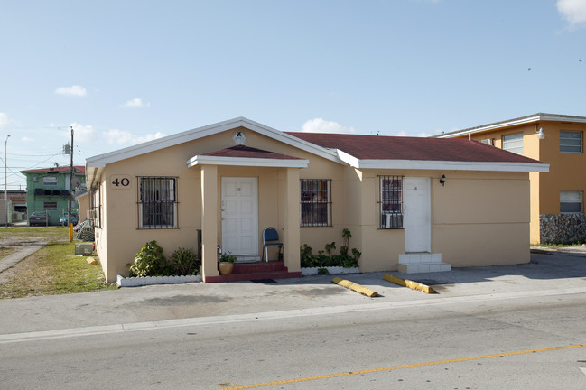 40 W 23rd St in Hialeah, FL - Foto de edificio - Building Photo