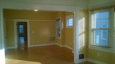 2465 NW Northrup St in Portland, OR - Building Photo - Building Photo