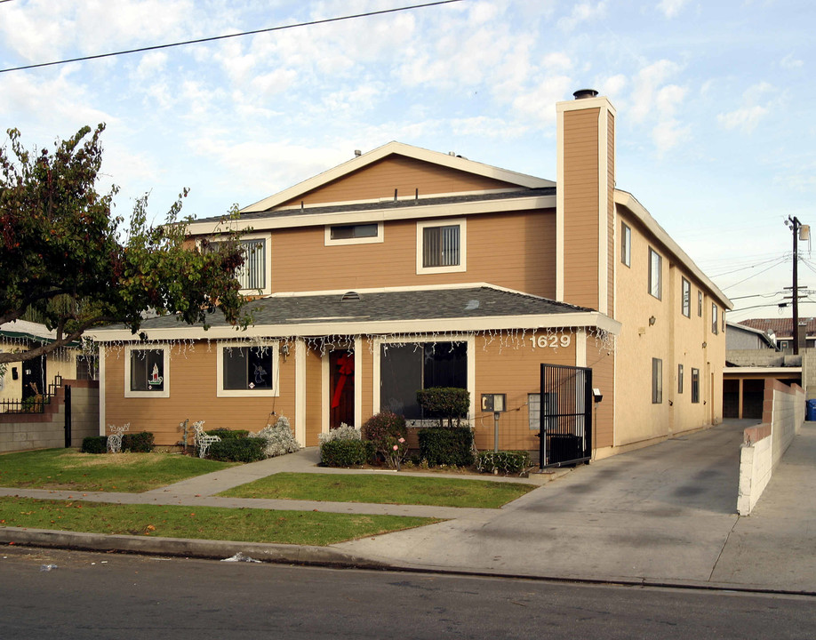 5-unit Apartment + 1 Nonconf Unit in Torrance, CA - Building Photo