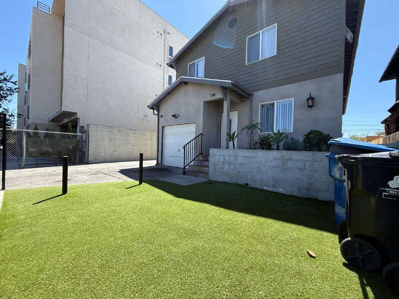 114 W 50th St in Los Angeles, CA - Building Photo