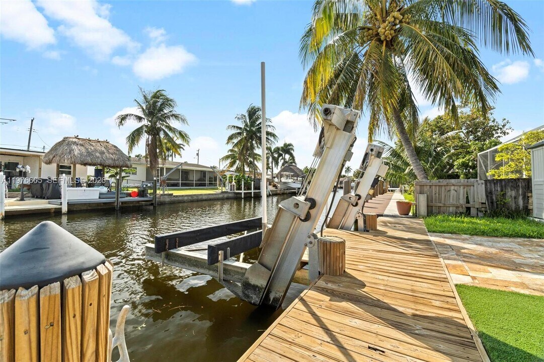 947 Nautilus Isle in Dania Beach, FL - Building Photo