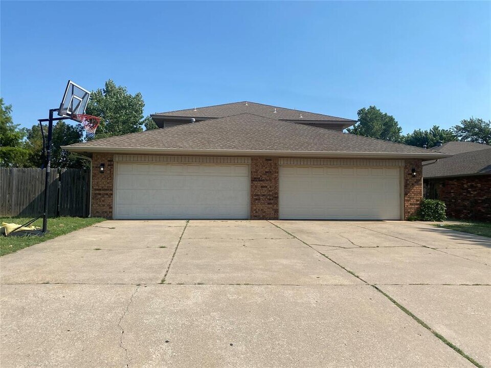 6707 W Britton Rd in Oklahoma City, OK - Foto de edificio