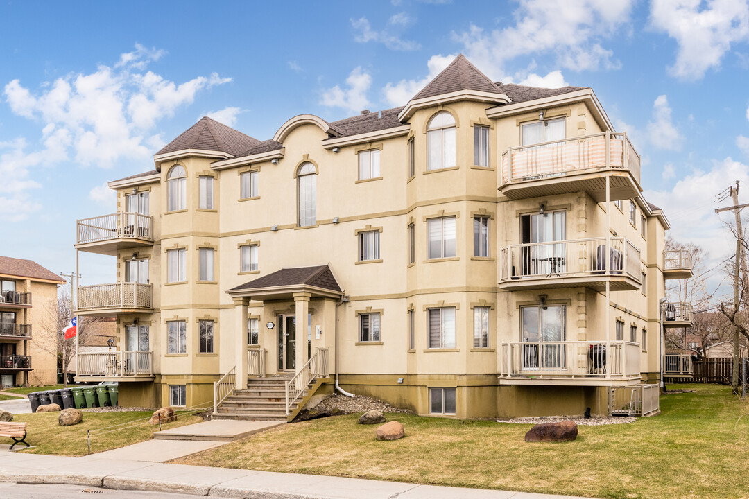 9150 Perras Boul in Montréal, QC - Building Photo