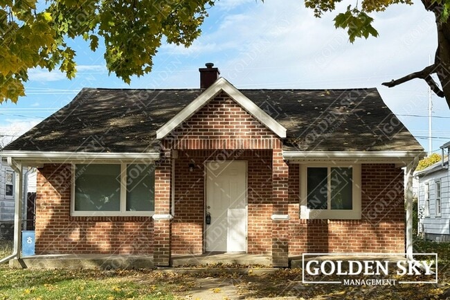 property at 1116 E 13th St