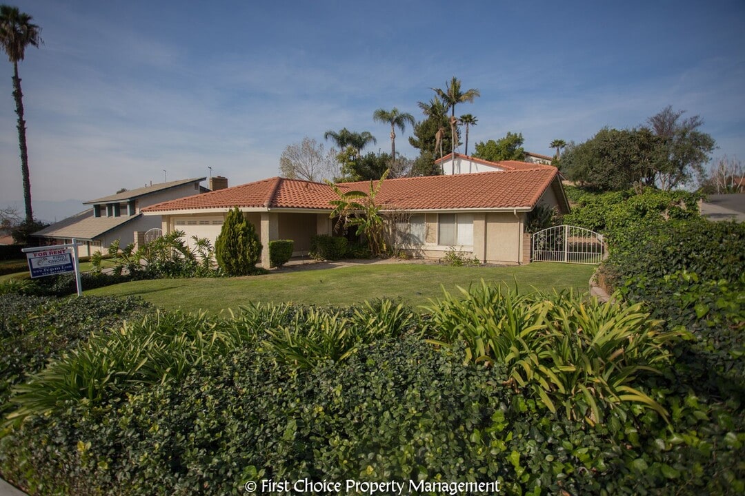 6794 Rycroft Dr in Riverside, CA - Building Photo