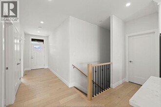 2434 Barkley Ave in Windsor, ON - Building Photo - Building Photo