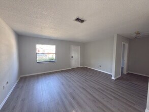 451 Las Palmas Cir in Avon Park, FL - Foto de edificio - Building Photo