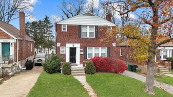 8729 Bridgeport Ave in Brentwood, MO - Building Photo