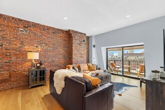 28 Atlantic Ave, Unit 618 in Boston, MA - Foto de edificio - Building Photo
