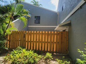 2 Crossings Cir in Boynton Beach, FL - Building Photo