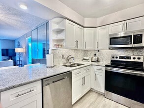 5301 NW 2nd Ave in Boca Raton, FL - Building Photo - Building Photo