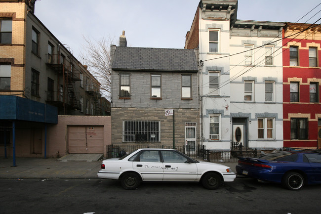 401 Linden St in Brooklyn, NY - Building Photo - Building Photo