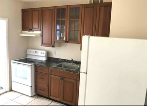 1664 NE 146th St in Miami, FL - Building Photo - Building Photo