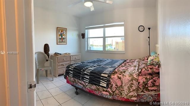 3948 NE 169th St-Unit -403 in North Miami Beach, FL - Foto de edificio - Building Photo