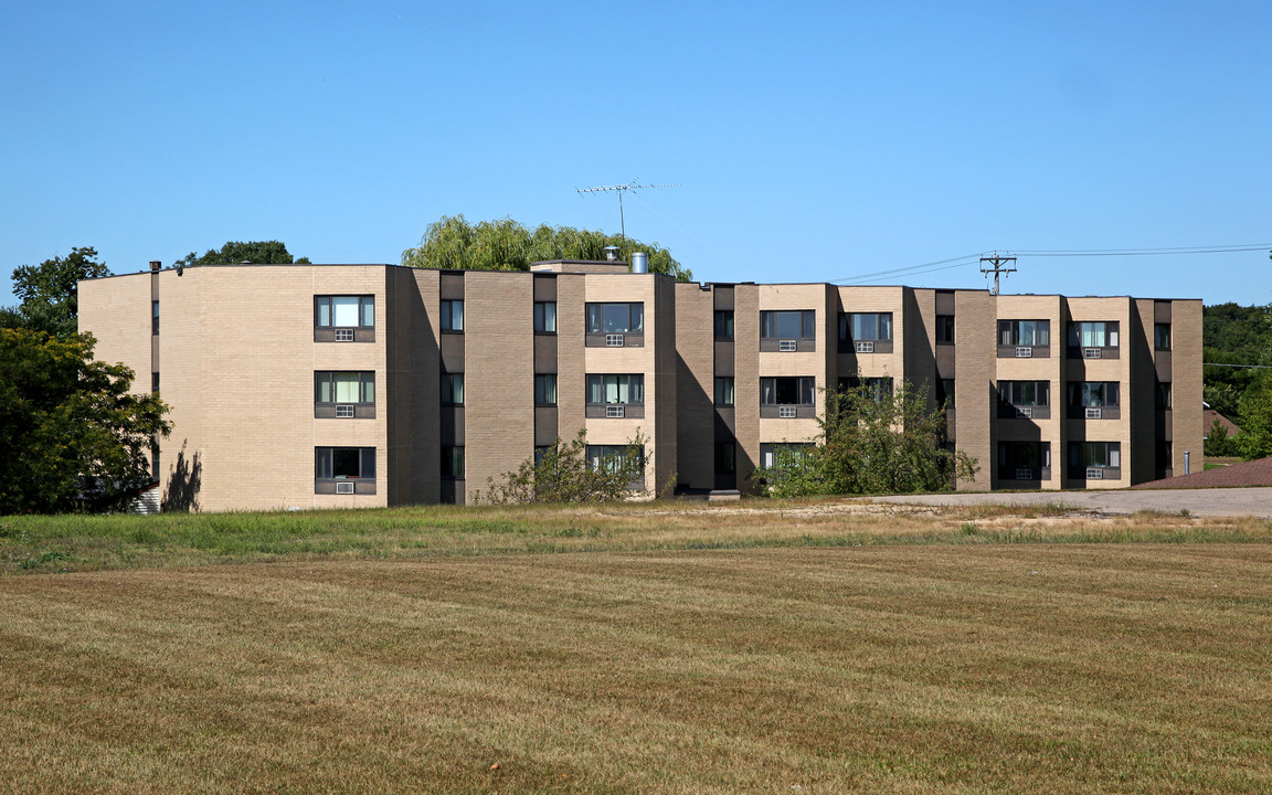 Prior Manor in Prior Lake, MN - Building Photo