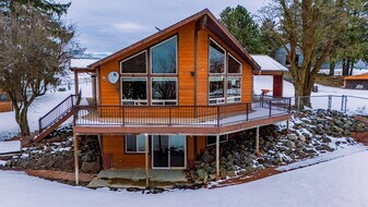 10809 N McLaughlin Rd in Reardan, WA - Building Photo