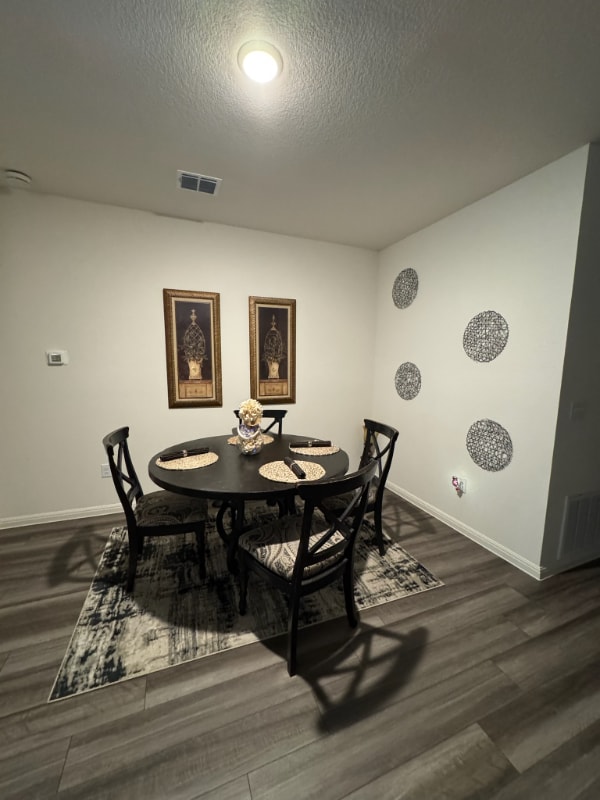 320 Wedemeyer St in Taylor, TX - Building Photo - Building Photo