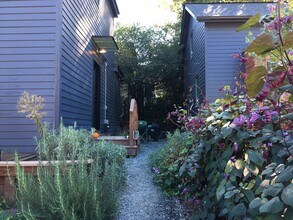 318 Oak Street, Unit Apt B (Downstairs) in Charlottesville, VA - Building Photo - Building Photo