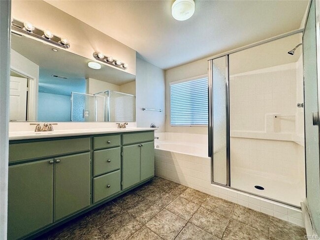 870 W Colorado Blvd in Monrovia, CA - Building Photo - Building Photo