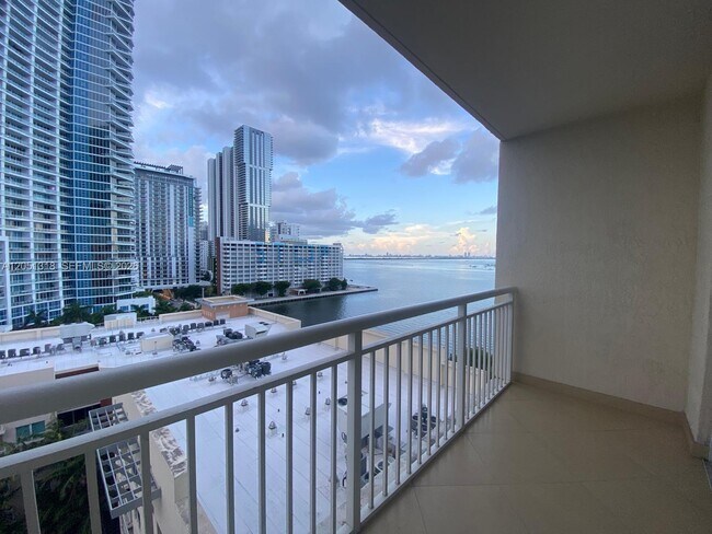 property at 2000 N Bayshore Dr