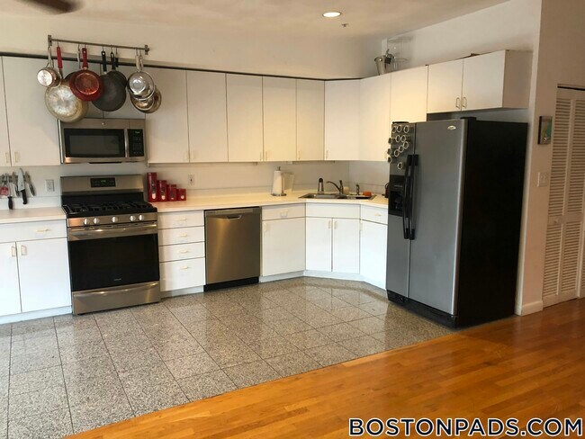 238 Hanover St in Boston, MA - Building Photo - Building Photo