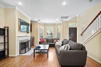 90 McGowen St in Houston, TX - Building Photo - Building Photo