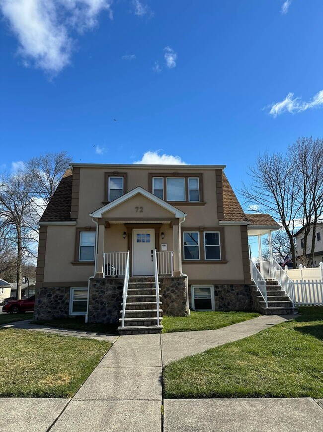 72 Tracy Ave, Unit 2nd Floor