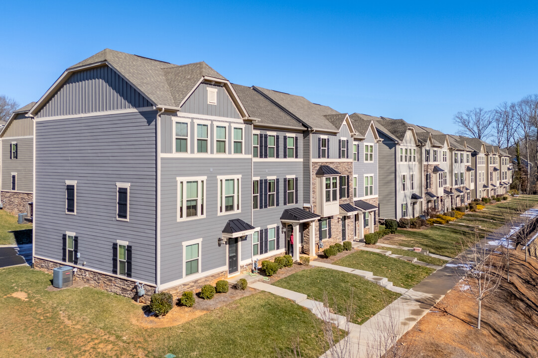 Townes of Oakhurts in Charlotte, NC - Building Photo