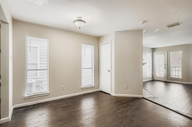 2005 West Loop in Austin, TX - Building Photo - Building Photo