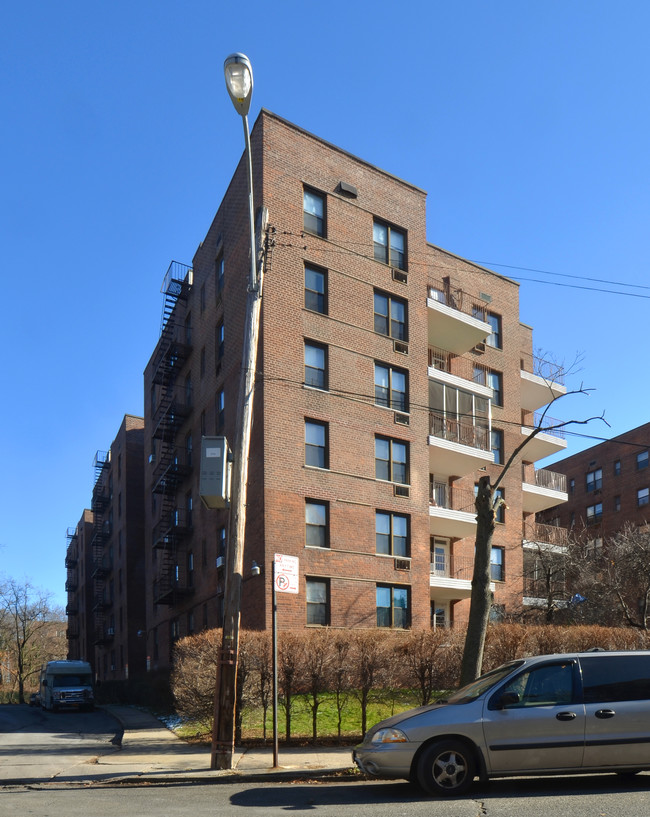 3950 Blackstone Ave in Bronx, NY - Building Photo - Building Photo