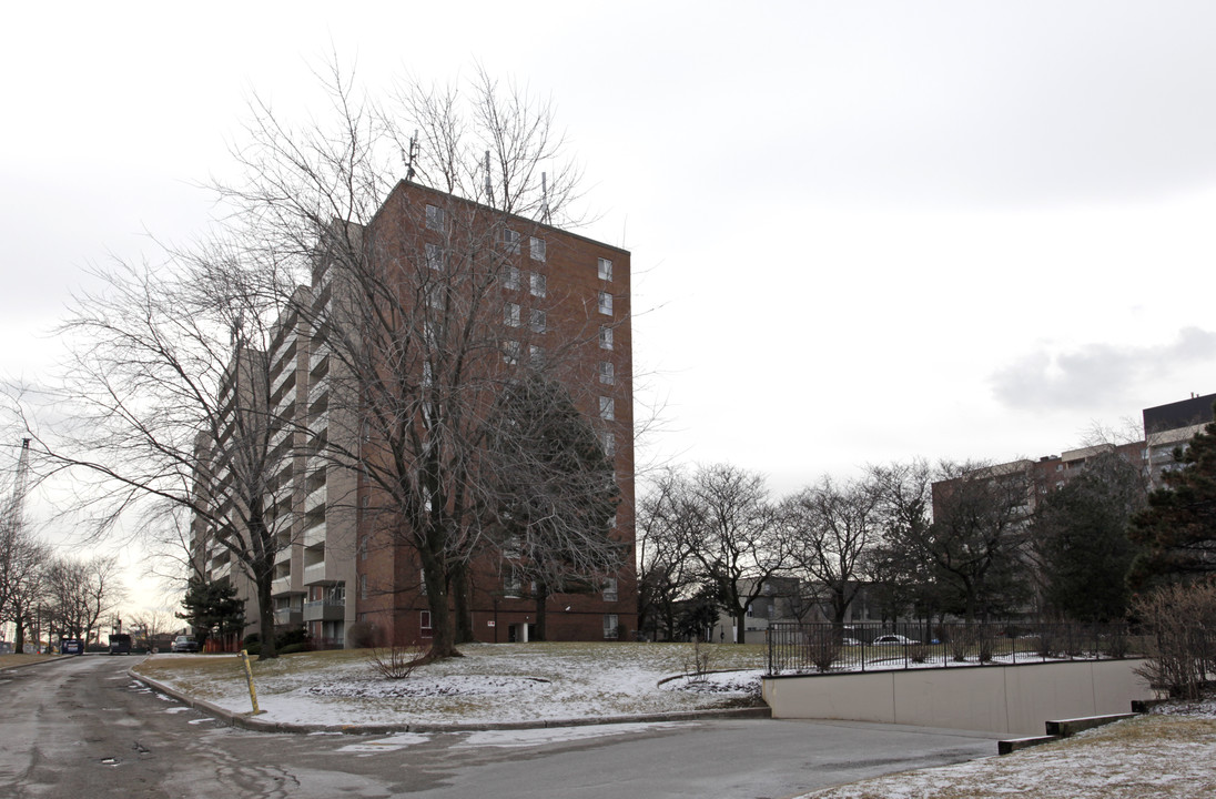 1 Four Winds Dr in Toronto, ON - Building Photo