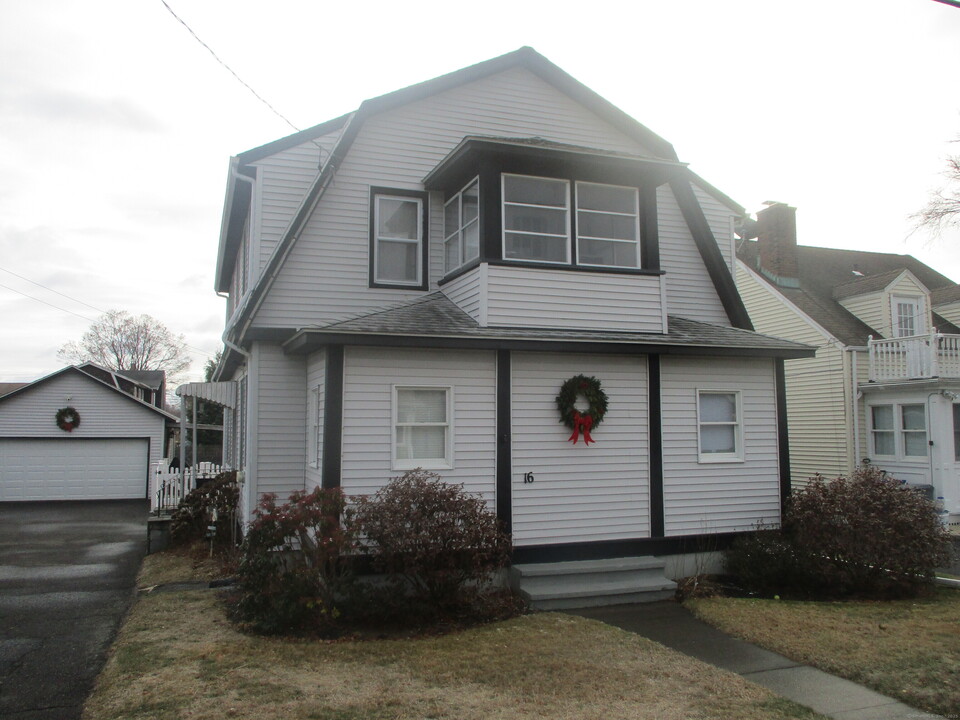 16 Neptune Ave in Norwalk, CT - Building Photo