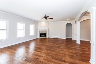 30 Whispering Creek Dr in Oakland, TN - Foto de edificio - Building Photo