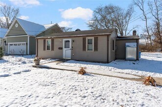 84 Oak St in South Kingstown, RI - Building Photo - Building Photo