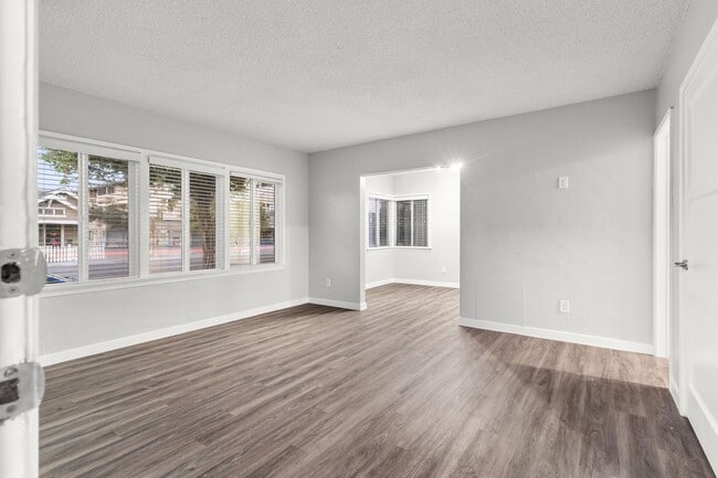 1900 E 7th St in Long Beach, CA - Foto de edificio - Building Photo