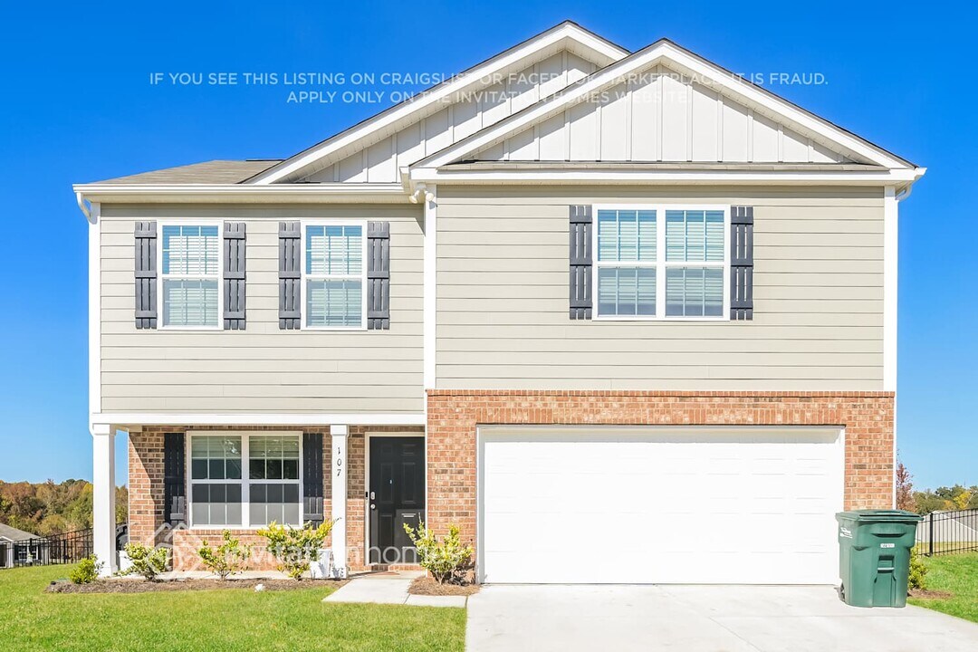 107 Allston Wy in Troutman, NC - Foto de edificio
