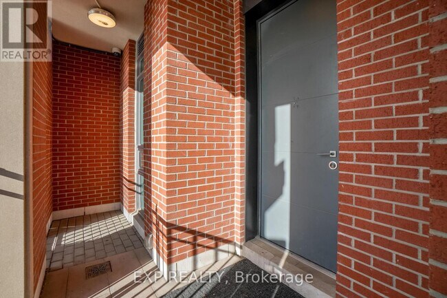 220 George St in Toronto, ON - Building Photo - Building Photo