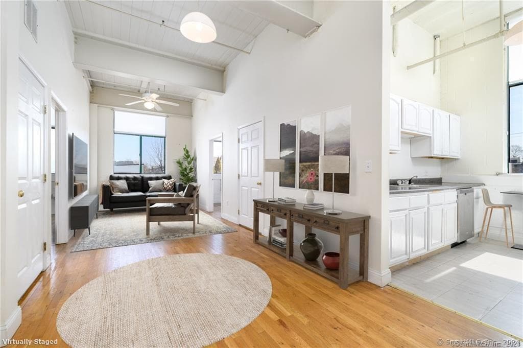 390 Charles St in Bridgeport, CT - Building Photo