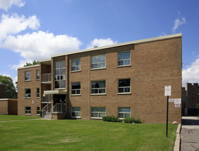 Greenrock at Wingreen Court in Toronto, ON - Building Photo - Building Photo