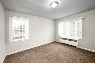 Newbury Square in Adelphi, MD - Building Photo - Building Photo