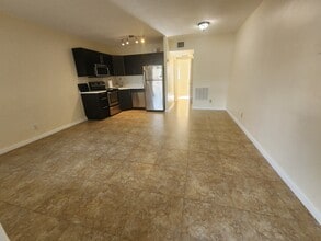 1878 NE 46th St, Unit C2 in Fort Lauderdale, FL - Foto de edificio - Building Photo